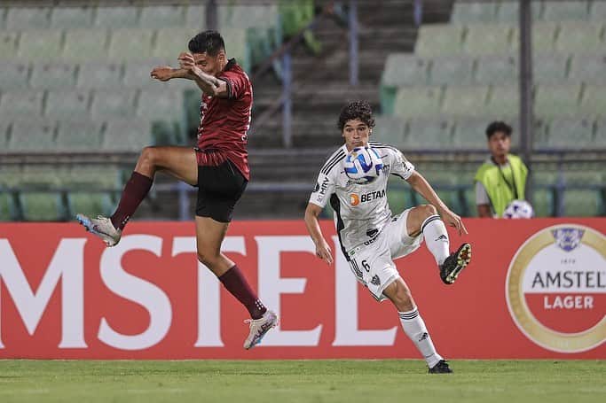ドドさんのインスタグラム写真 - (ドドInstagram)「Empate na Venezuela. Quarta-feira tem decisão no Mineirão ⚽️🐔 #Libertadores #CAM #GALO 📸 @pedrosouza09」2月25日 0時49分 - dodopires