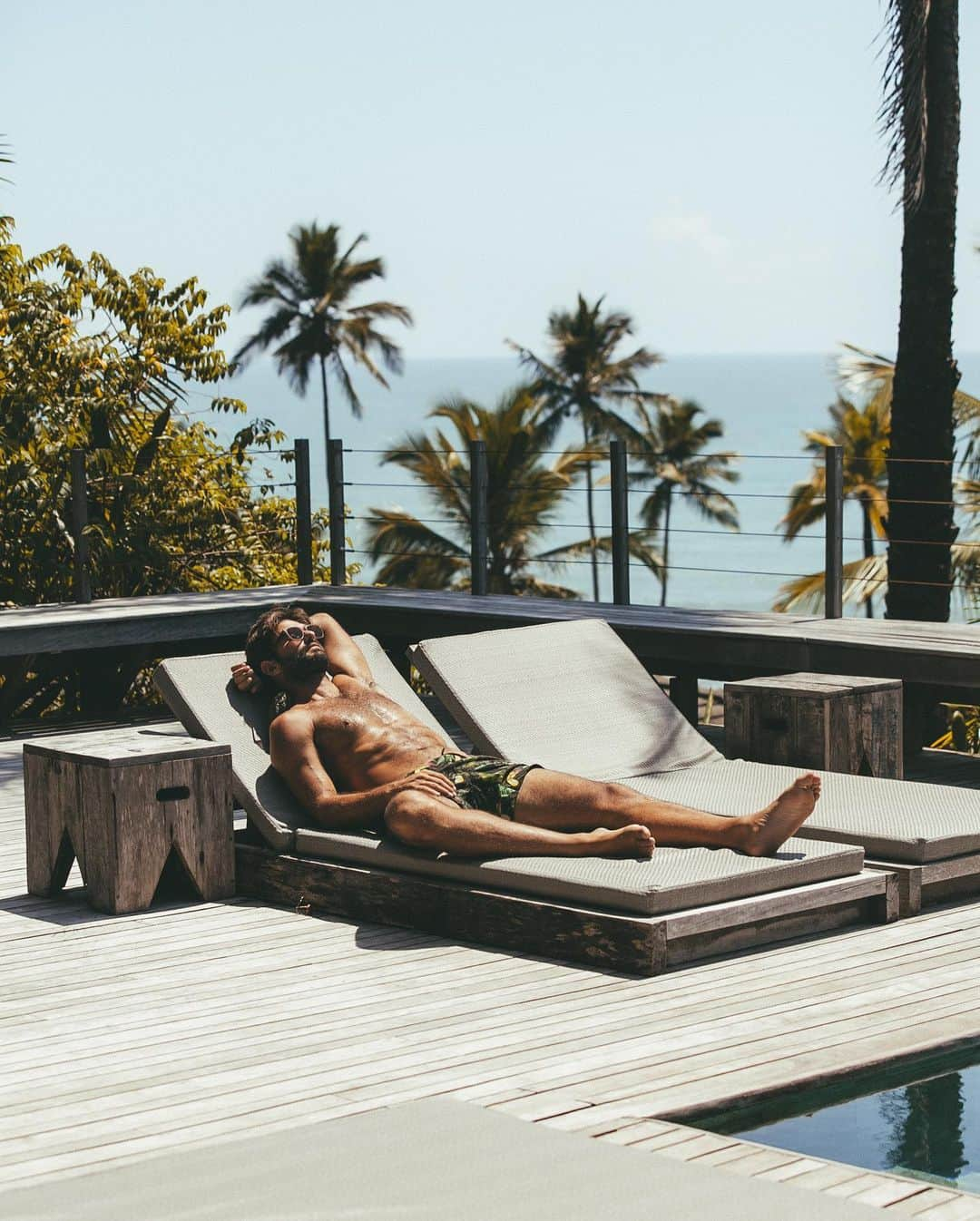 Ricardo Baldinのインスタグラム：「Thankful for moments of sunbathing and contemplation ✨.  @barracuda.hotelandvillas」