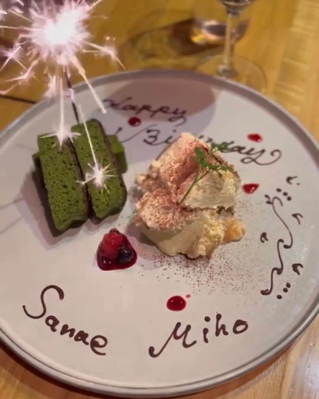 涼瀬みうとさんのインスタグラム写真 - (涼瀬みうとInstagram)「時差投稿☺︎ きんぐ @makotorenjo_king_official  が前祝いしてくれてたの!♡  2月生まれの私たち Miho🎂 @rei.wd  Sanae🎂 @sanae3337777777   ありがとう🥹🫶💕  夜ご飯に備えて、先にバレトンでたっぷりカロリー消費しといたお陰で、罪ゼロでした😏👍  今回も、 めーこ先生 @kou_tachibana_1203  筋トレコースありがとうございました🩰🧘‍♀️🏋️💚 ととのいました🫧🫧🫧」2月25日 1時10分 - sanae3337777777