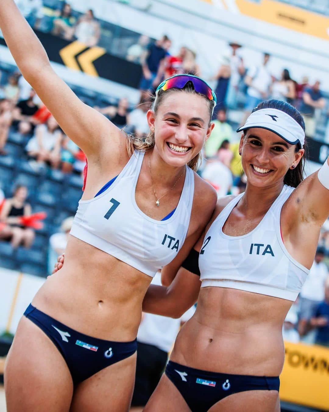 マルタ・メネゲッティのインスタグラム：「See you in La Paz, Valentina Gottardi & Marta Menegatti 🇮🇹!  🔜 Challenge event in La Paz, Mexico 🇲🇽 March 16-19.  📺 Matches will be LIVE ON VBTV.  ☀️ #BeachProTour #BeachVolleyball」