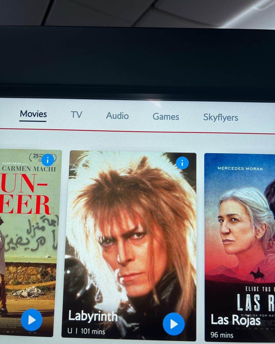 ポール・ベタニーのインスタグラム：「Sometimes you’re on a flight and it’s difficult to choose what to watch… but then sometimes it’s obvious.」