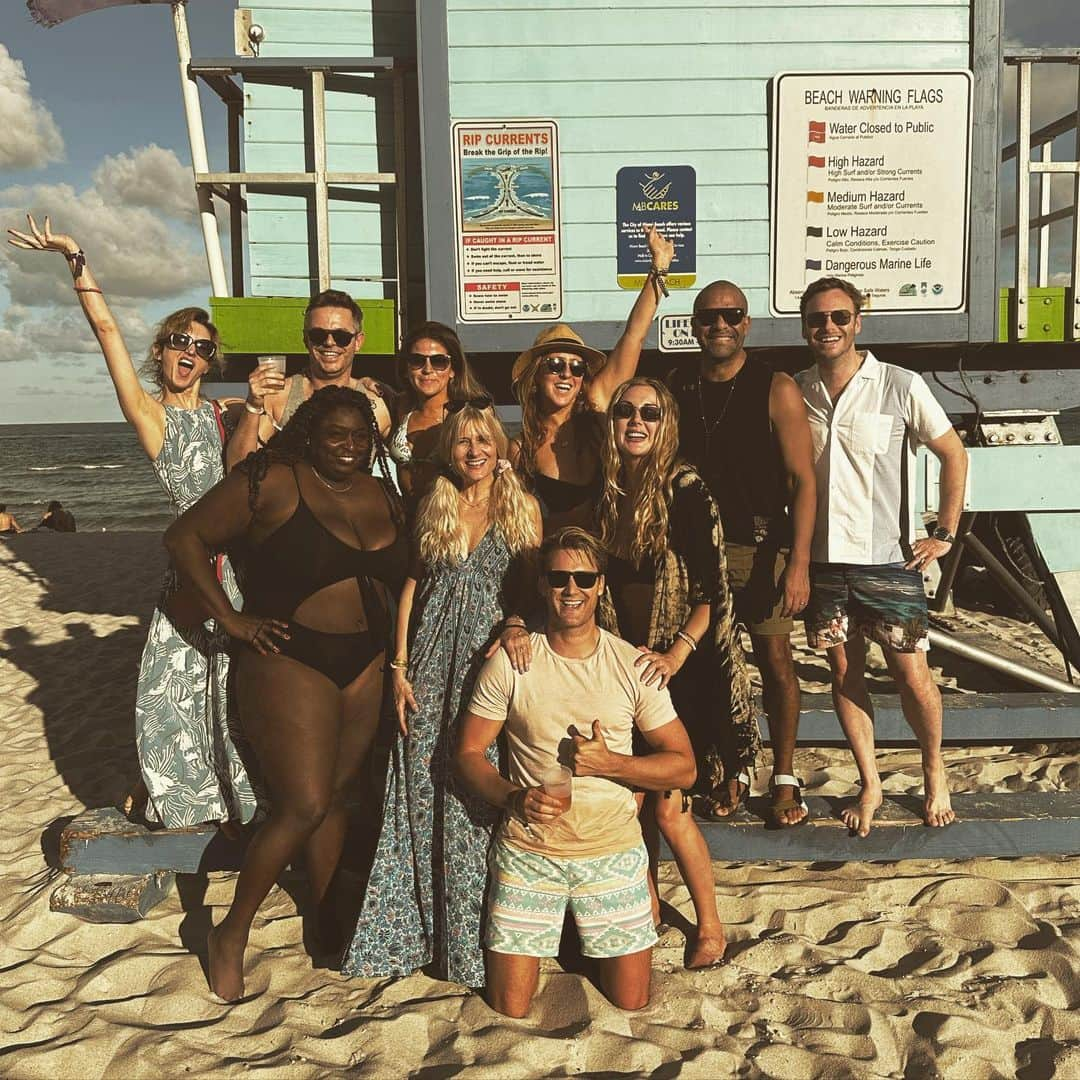 オリバー・キエラン・ジョーンズのインスタグラム：「The start of 40th Bday shenanigans! All the…❤️ 💕 ✨ 🏖️ ☀️ 🌊 🍸 🍹 🎉 🎈 🎊 #miami #miamibeach #miamilife #miamiheat #miamiflorida #bestfriends」