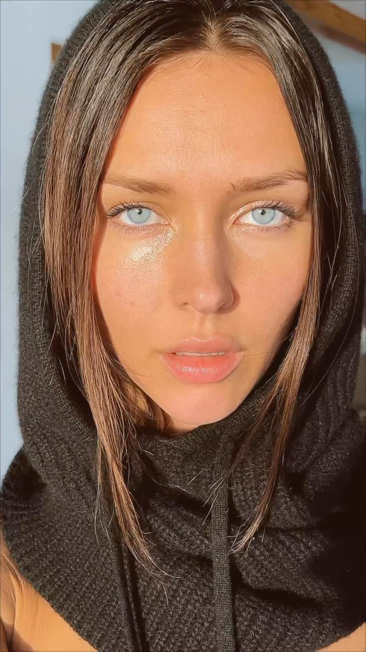 レイチェル・クックさんのインスタグラム動画 (レイチェル・クックInstagram)「Glitch ️ More? U know