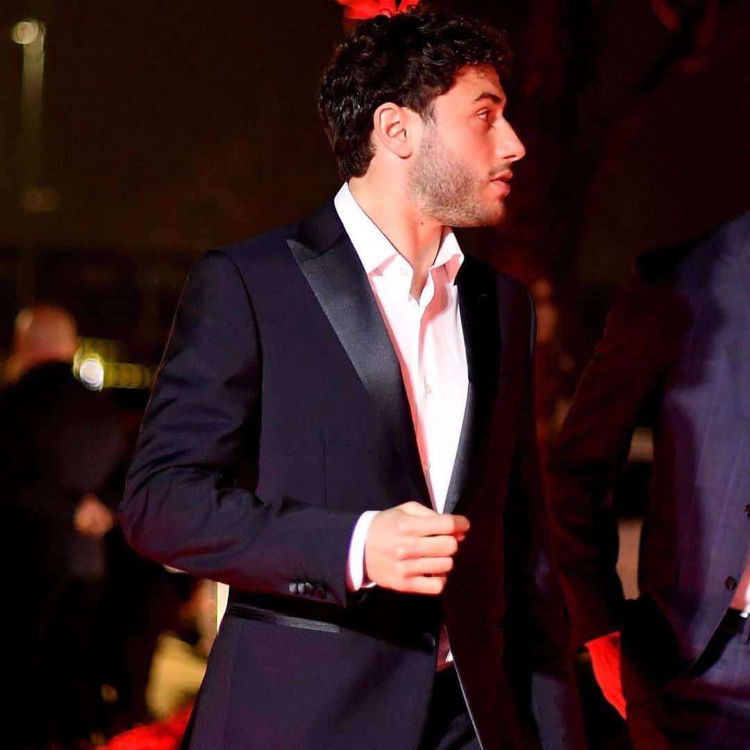 ダヴィデ・カラブリアのインスタグラム：「20 anni e ancora tanti progetti da portare avanti!  Tanti auguri @fondazionemilan 🎂❤️🖤」