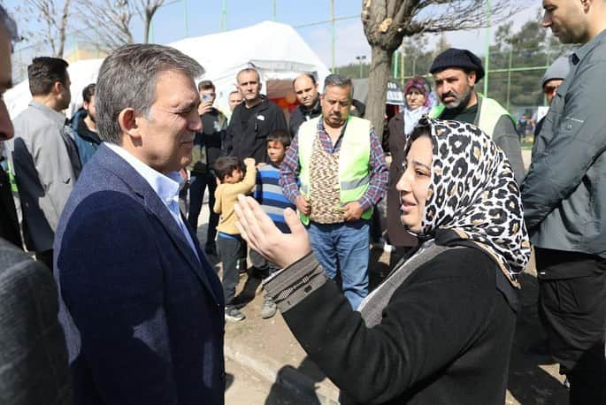 アブドゥラー・ギュルさんのインスタグラム写真 - (アブドゥラー・ギュルInstagram)「Dün Kahramanmaraş bugün de İskenderun ve Hatay’a geçmiş olsun ziyaretinde bulundum. Acı ve yıkımın tarifi mümkün değil. Yenilerini yaşamamak için devlet ve milletce birinci öncelikli projemiz şehirlerimizi depreme hazırlamak olmalıdır.」2月25日 3時06分 - cbabdullahgul