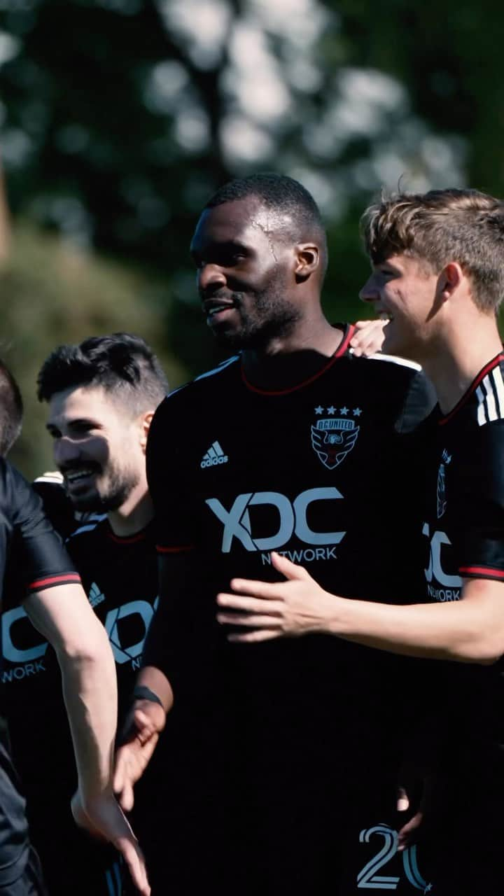 クリスティアン・ベンテケのインスタグラム：「Almost time… ⏱️ let’s go @dcunited!! 👊🏾⚫️🔴」