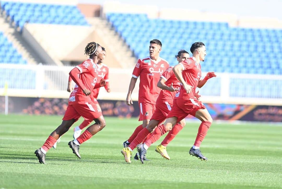 オスカル・デュアルテさんのインスタグラム写真 - (オスカル・デュアルテInstagram)「Good team effort 👏🏼 ➕ 3️⃣  together until the end! @alwehdaclub1 🔴⚪️ Gran esfuerzo del equipo 👏🏼 Juntos hasta el final!  #AlwehdaClub 🔴⚪️」2月25日 3時24分 - oduarte06