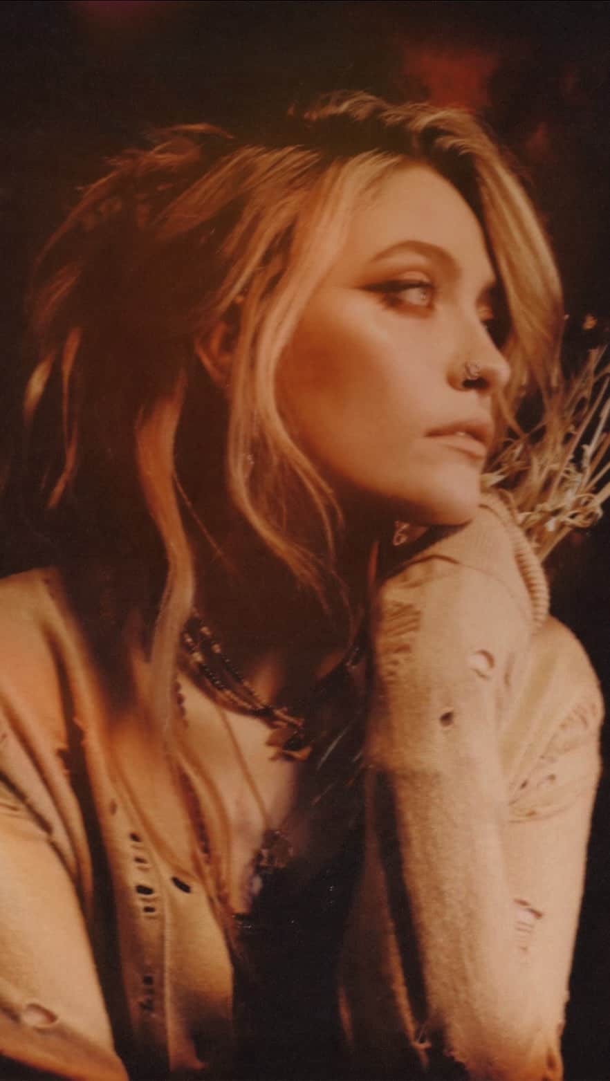 のインスタグラム：「bandaid out now」