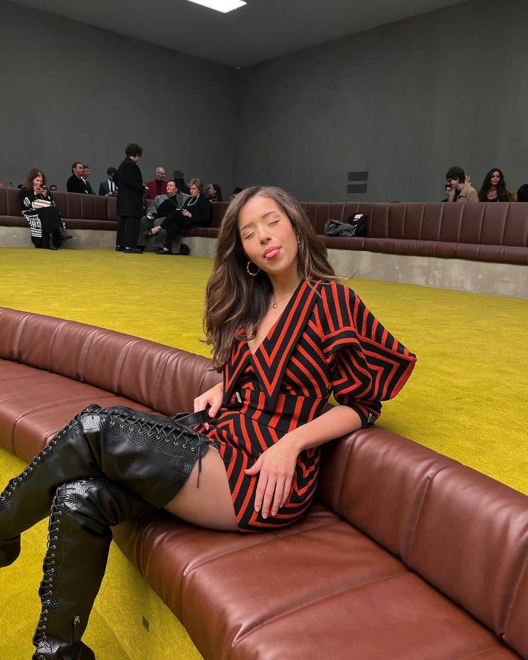 Pokimaneさんのインスタグラム写真 - (PokimaneInstagram)「baby’s first @gucci show 🥹  still can’t wrap my head around the fact that i, just a wee streamer, was flown out to milan, dressed head to toe in gucci & got to experience an amazing show front row 😭 and it all started from staying up too late streaming video games while my mom yelled at me for being too loud 🤫   very grateful for this life & everyone that cares to keep up with me :) much love! 🫶🏻 #GucciFW23 #MFW」2月25日 5時18分 - pokimanelol