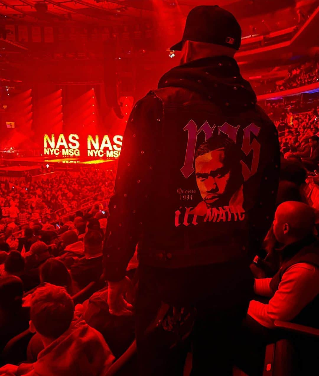 ティム・ハワードのインスタグラム：「🚨 TIME IS ILLMATIC 🚨 @nas #TOP5DOA」