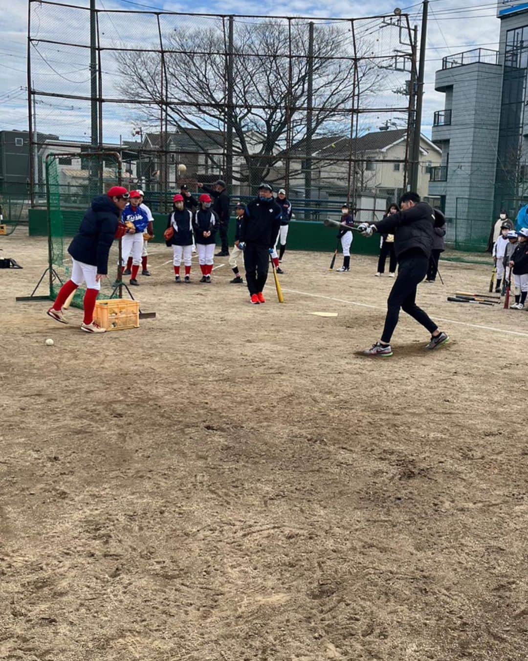 増渕竜義さんのインスタグラム写真 - (増渕竜義Instagram)「今日は元ファイターズのメンバー、田中幸雄さん⚾️鵜久森淳志さん⚾️と野球教室でした😬✨ 天気にも恵まれ、凄く楽しかった⚾️ 僕自身が凄く勉強になりました⚾️‼️」2月25日 16時05分 - m.tatsuyoshi