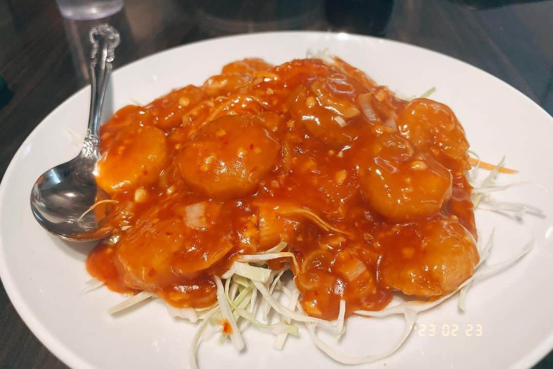 松本美樹さんのインスタグラム写真 - (松本美樹Instagram)「.  包みたて焼きたて みんなで食べる中華って美味しいね🥟 2月もうひとふんばりです まだまだ寒いのであったかくすごしてくださいね .」2月25日 16時05分 - machisetonomachi