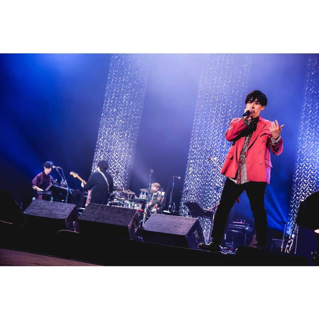 flumpoolのインスタグラム：「. ⁡ ⁡ 【SET LIST】 ⁡ flumpool Road to 15th anniversary Dream Live with コブクロ 「FOR ROOTS 〜天王寺ストリートメイド〜」 ⁡ 2023.2.16.thu ⁡ 1 Touch 2 星に願いを 3 証 4 どんな未来にも愛はある 5 その次に ⁡ 6 Session:2 7 Session:2 ⁡ 8 World beats 9 君に届け 10明日への賛歌 ⁡ ⁡ ・・・・・・ ⁡ ⁡ photo by @nabespg ⁡ ⁡ ⁡ #flumpool #フランプール #山村隆太 #阪井一生 #尼川元気 #小倉誠司 #コブクロ #KOBUKURO #小渕健太郎 #黒田俊介 #ストリートライブ #天王寺 #flumpool15周年 #公演日直前にマスク着用で声出しが出来ることになり急遽セットリストを変更しました」