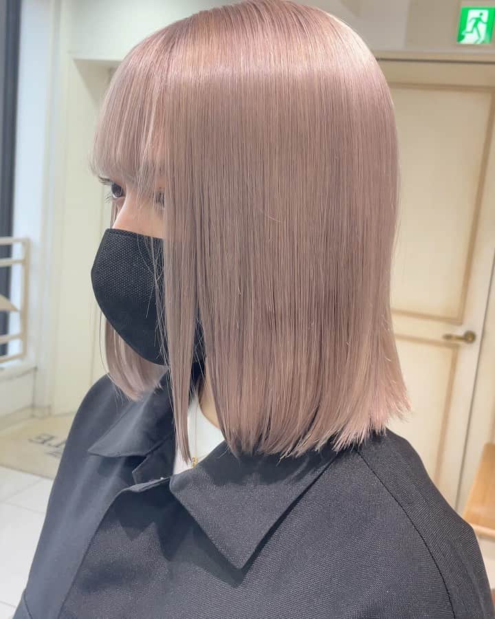 星れいらのインスタグラム：「少し紫がかった、ホワイトベージュっぽい、シルバーっぽい、ピンクっぽい、可愛い色です。 🫶  ・ ・ ・ #ハイトーン #カラー #ホワイトベージュ #ホワイトカラー #ピンクベージュ #ベージュカラー #シルバーカラー #whitebeige #silver #pink #color」