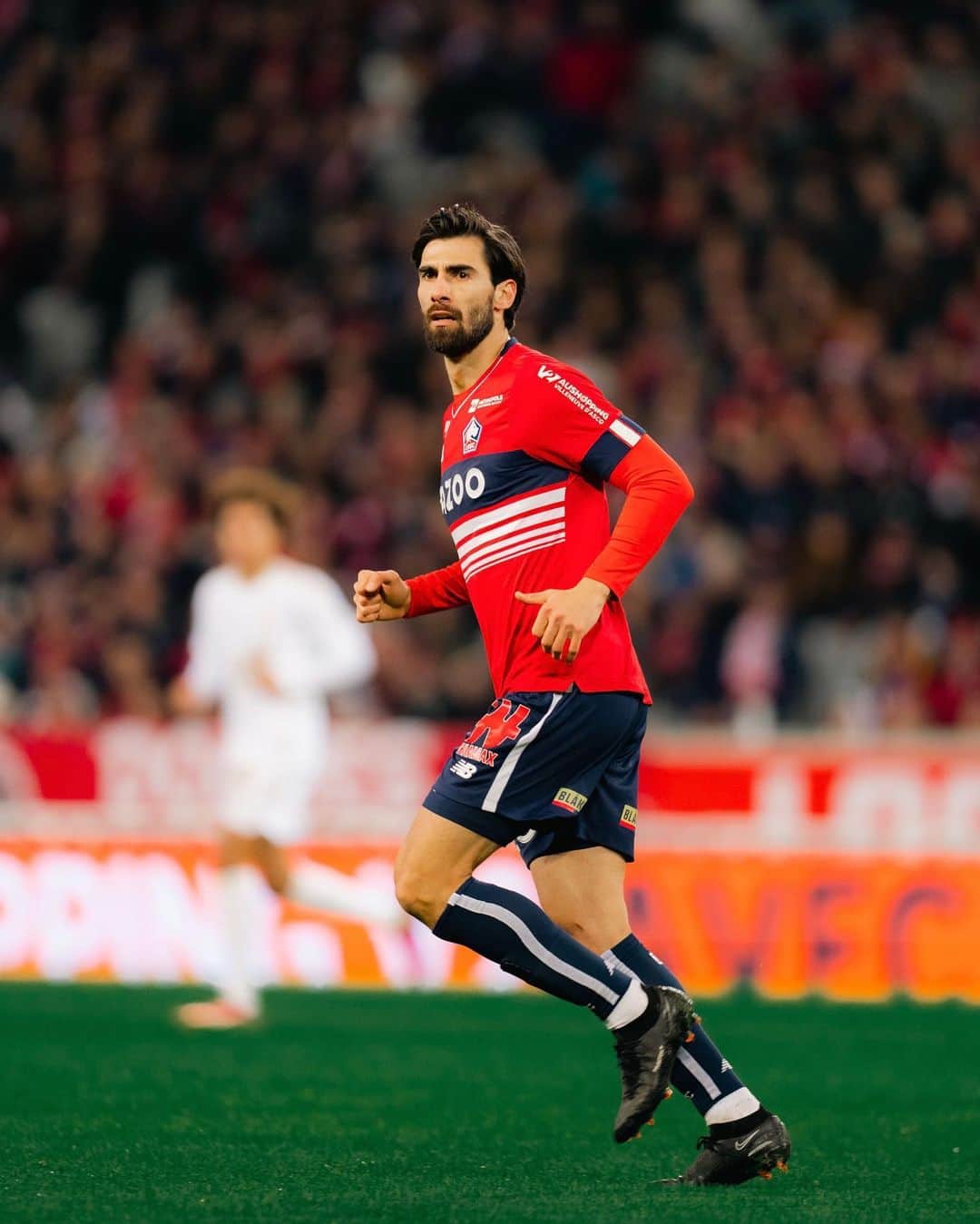 のインスタグラム：「🔴⚪️ Une victoire de caractère! Merci pour votre soutien! Concentration sur le prochain match🫡 @losclive   •  🔴⚪️ A win of character! Thanks for pushing us to it! Focus on the next game🫡 #LesDogues」