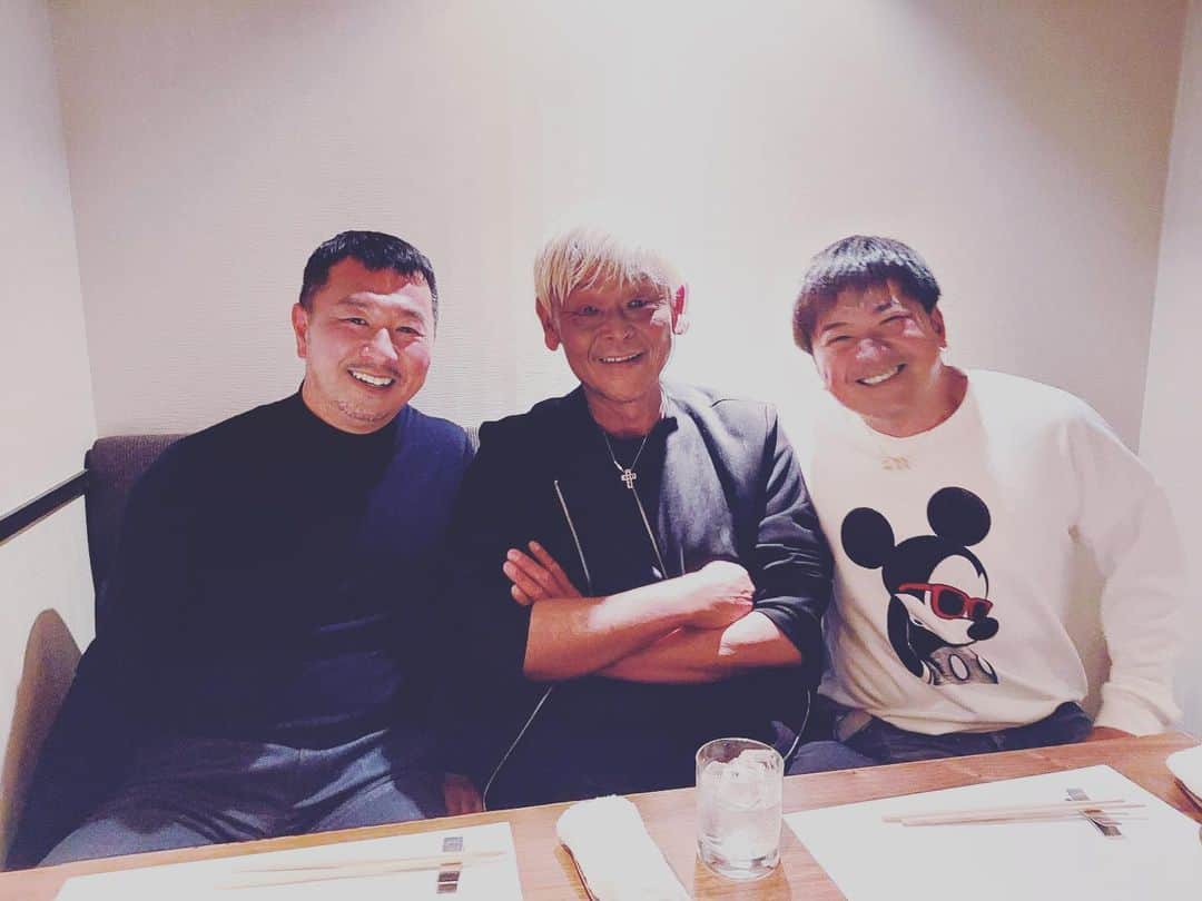 岡本篤志さんのインスタグラム写真 - (岡本篤志Instagram)「USENの副社長大田さんと4人で元読売ジャイアンツの橋本さんの店にて会食！ . やっぱり橋本さんは黒いなー^_^ . この後、広島カープのスター高橋慶彦さんもいらっしゃいました！ . ビジネスに関する色んな話が出て、めちゃくちゃ勉強になりました！ 日々勉強だ！ . #橋本清#高橋慶彦#ジャイアンツ #広島東洋カープ #USEN#ビジネス#会食#プロ野球#埼玉西武ライオンズ」2月25日 9時03分 - a.okamoto22