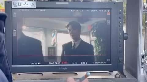 チェ・ジニョクのインスタグラム：「제 모니터 해주시는줄 알았는데..끝까지 보시길…ㅎㅎㅎㅎ너무 귀여우신 형님😂ㅋㅋ」