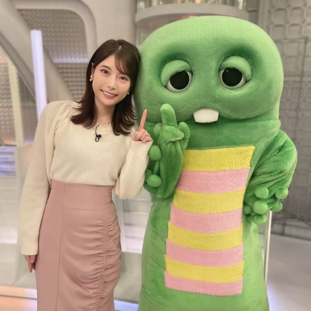 フジテレビ「プライムニュース イブニング」さんのインスタグラム写真 - (フジテレビ「プライムニュース イブニング」Instagram)「関東のきょうは冷たい北風🍃 日差しは出ていますが、 防寒対策はしっかりと✨  みなさん、よい週末をお過ごしください。  #ソラよみ #竹俣紅　@benitakemata_official #ガチャピン　@gachapin_official #天気　#お天気　#イット #週末のイットもよろしくお願いします」2月25日 10時14分 - livenews_it