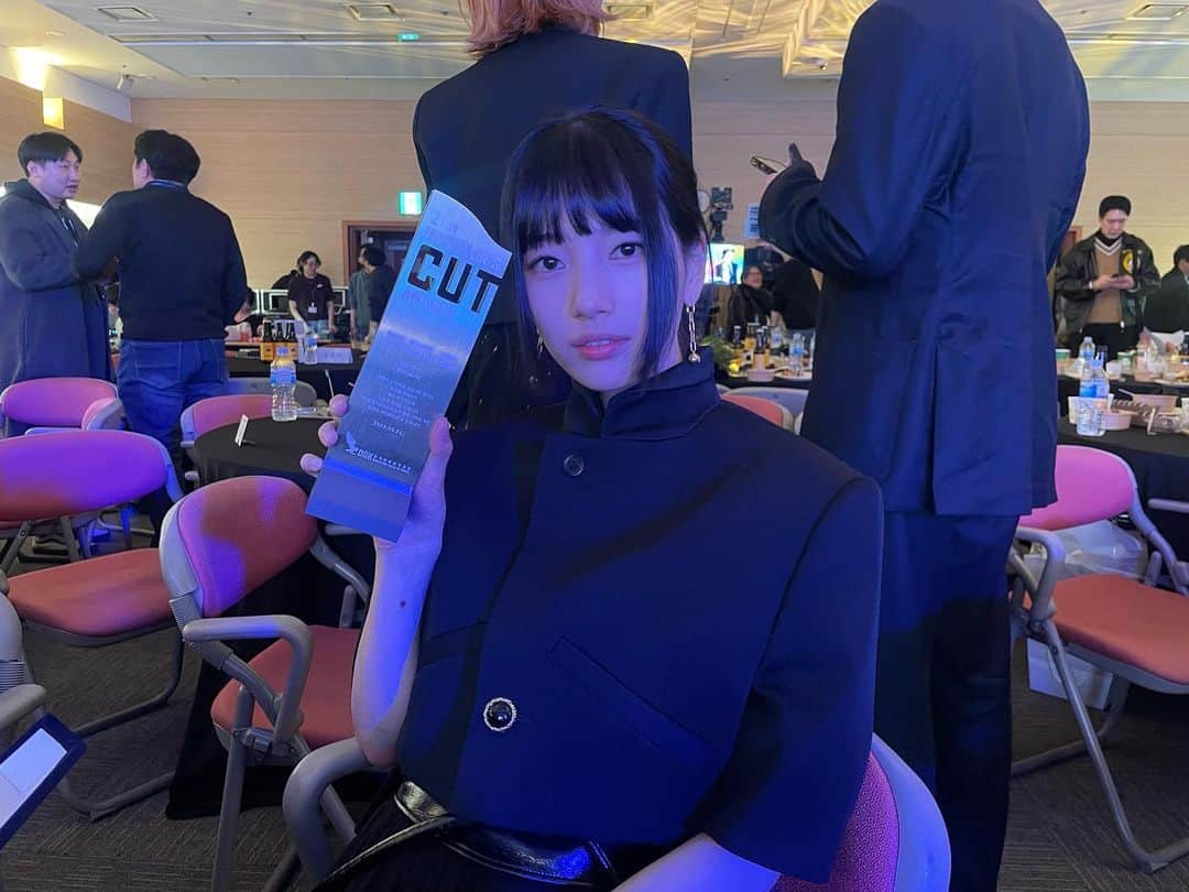 のインスタグラム：「디렉터스컷어워즈  #안나 ❤️‍🔥❤️‍🔥❤️‍🔥❤️‍🔥」