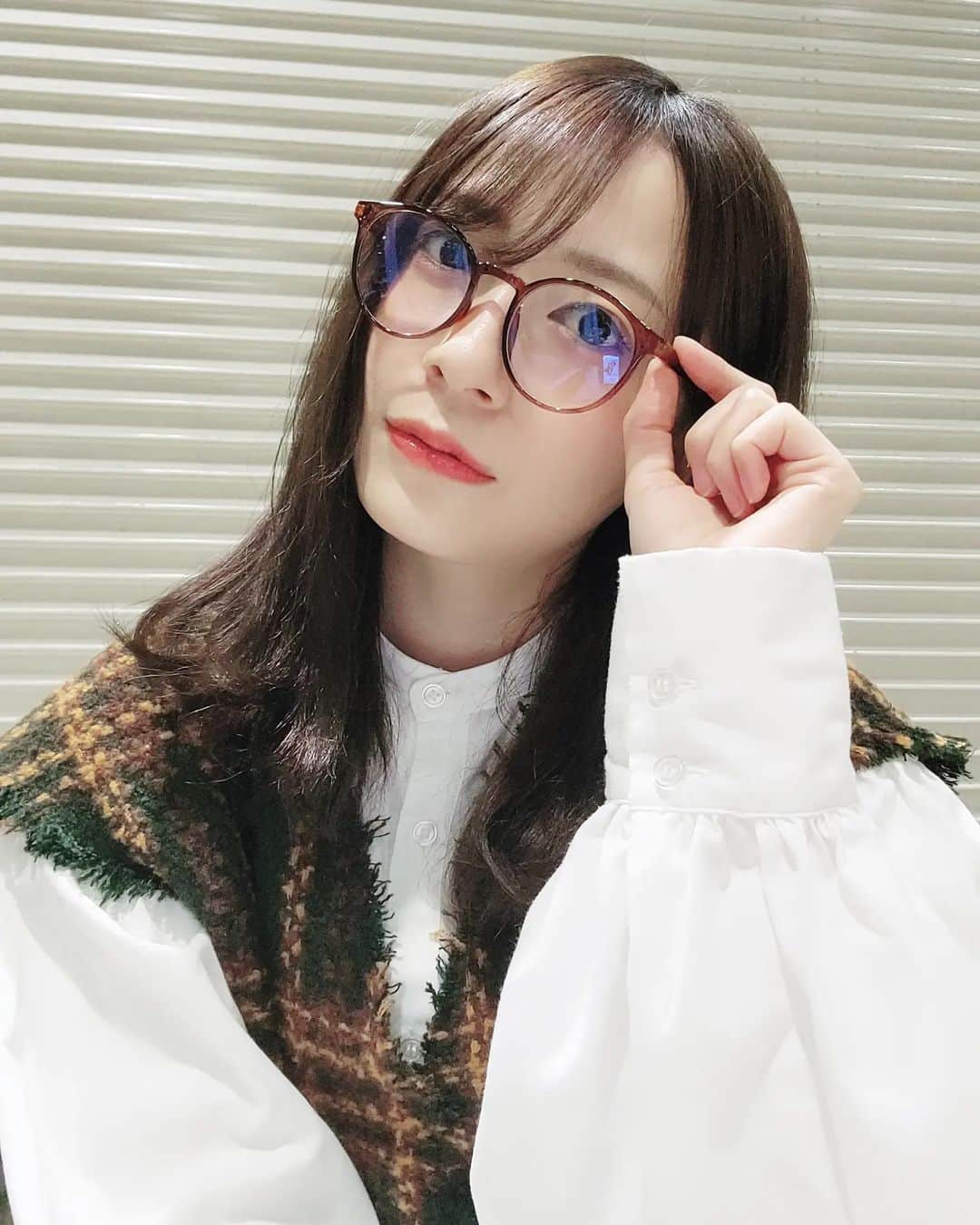 佐々木優佳里のインスタグラム：「💚  眼鏡！  #めがね #メガネ #眼鏡」