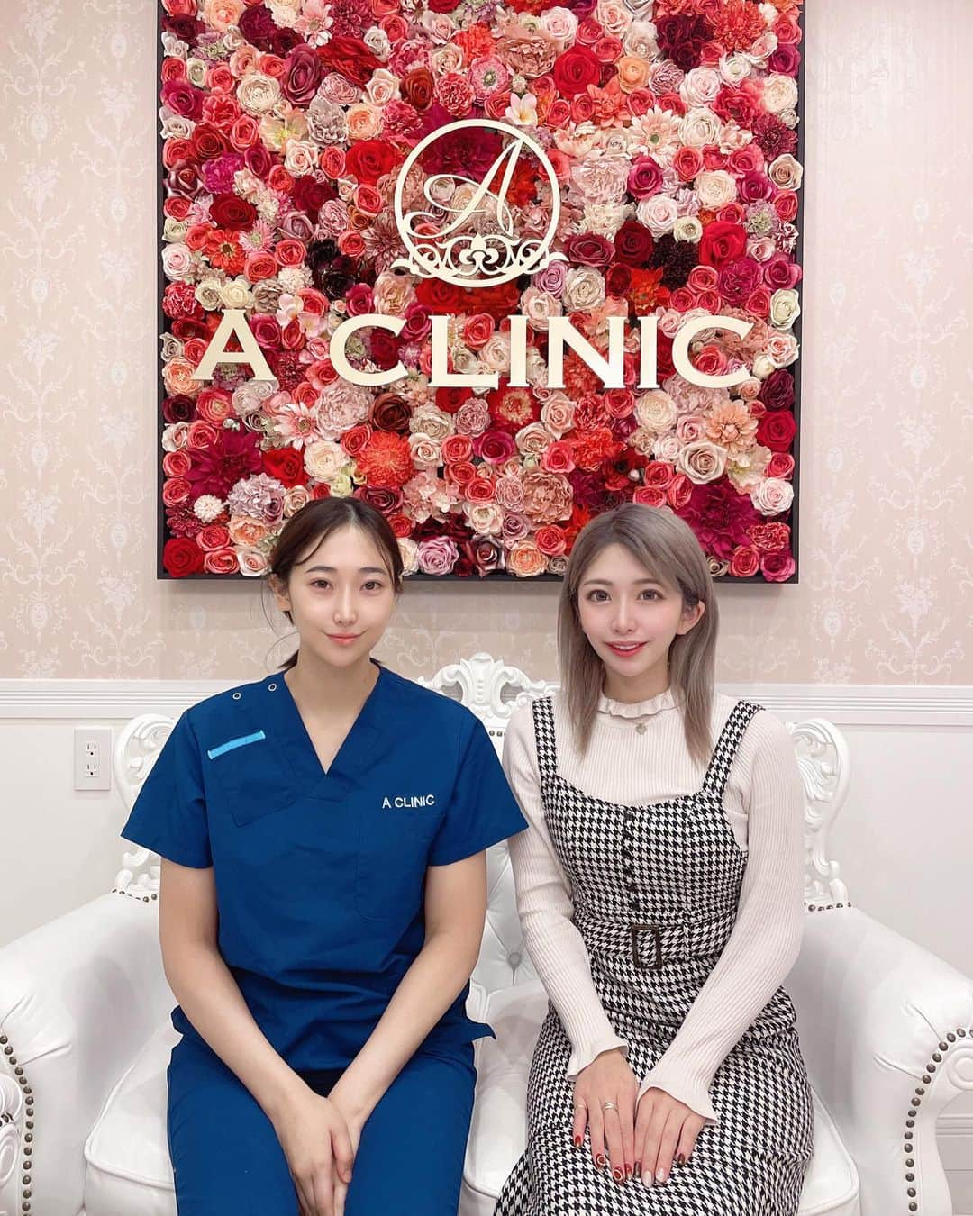 HANAさんのインスタグラム写真 - (HANAInstagram)「A CLINIC新宿院(@aclinic_shinjuku) 吉川先生(@aclinic_yoshikawa)に “1day小顔脂肪吸引”をして頂いて1週間 経ったので経過を記録😌✐☡ ⋆* ･ 腫れは全然なくて次の日から遊べたよ🎀 フェイスラインがシュッとなって友達にも 顔がちっちゃくなったって褒められた🥹💕 ･ beforeの画像みたいに笑うと二重顎ぽく なるのが嫌だったんだけどそれがなくなった(⸝⸝o̴̶̷᷄ ·̭ o̴̶̷̥᷅⸝⸝) ･ 術中も麻酔がちゃんときいてくれて痛みもなく あっという間におわったよ☺️👌 ． 顔のお肉ってダイエットしても中々おちなかったから スッキリして嬉しい( * ॑꒳ ॑* )✨️ ･ 先生ありがとうございました🦄🌙💜 ･ "#aclinic #aクリニック #エークリニック #aclinic銀座 #aclinic横浜 #aclinic新宿 #aclinic名古屋 #aclinic大阪 #aclinic福岡#aclinic池袋 #美容外科 #美容皮膚科 #1day小顔脂肪吸引 #1day小顔  #脂肪吸引 #小顔 #美肌 #二重あご #フェイスライン #糸リフト #aスレッド #顔痩せ #部分やせ #小顔整形 #吉川彩 #小顔になりたい #横顔美人	#aclinic仙台#吉川彩」2月25日 10時39分 - hnmr__100