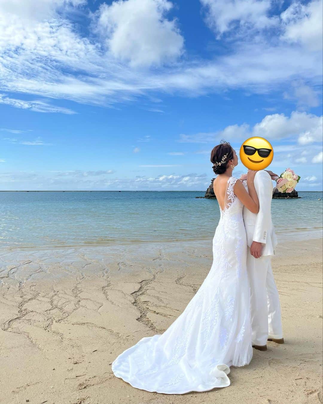 のインスタグラム：「昨日は私のお誕生日🎂 そして結婚式を挙げてきました💒💕 大忙し&あっという間&幸せな1日でした…🕊 写真たくさんあげたいですが、 一旦幸せ満喫してきます✨  家族&友達に感謝！！ Big Love🫶 #結婚式 #誕生日 #バースデーウェディング  #ダブルでお祝い #最高な一日 #思い出に残る #サンライズモーニング」