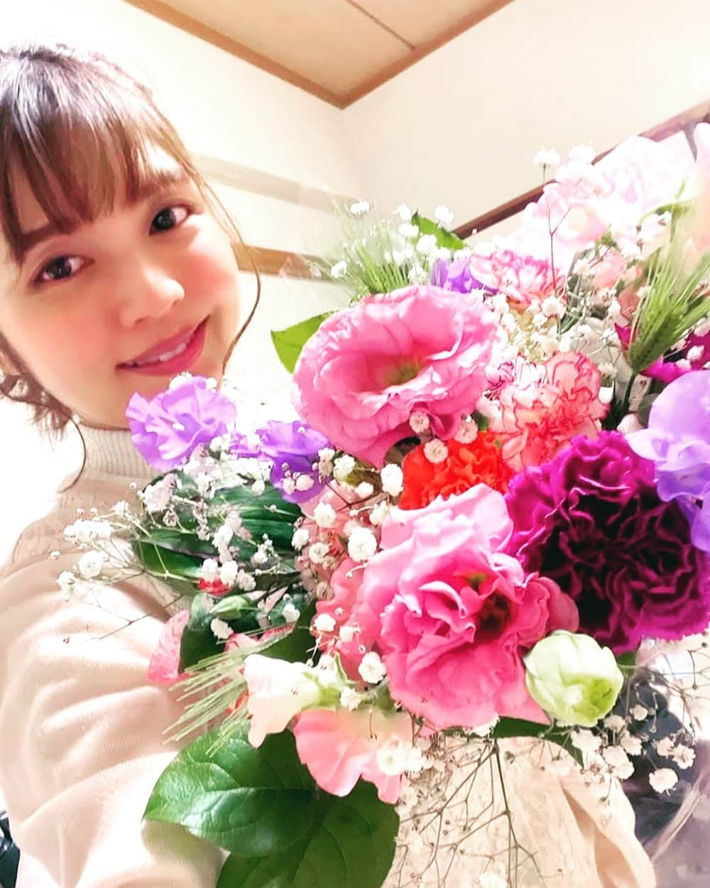 茜結のインスタグラム：「花には本当に心癒してもらってるわぁ💗💐」