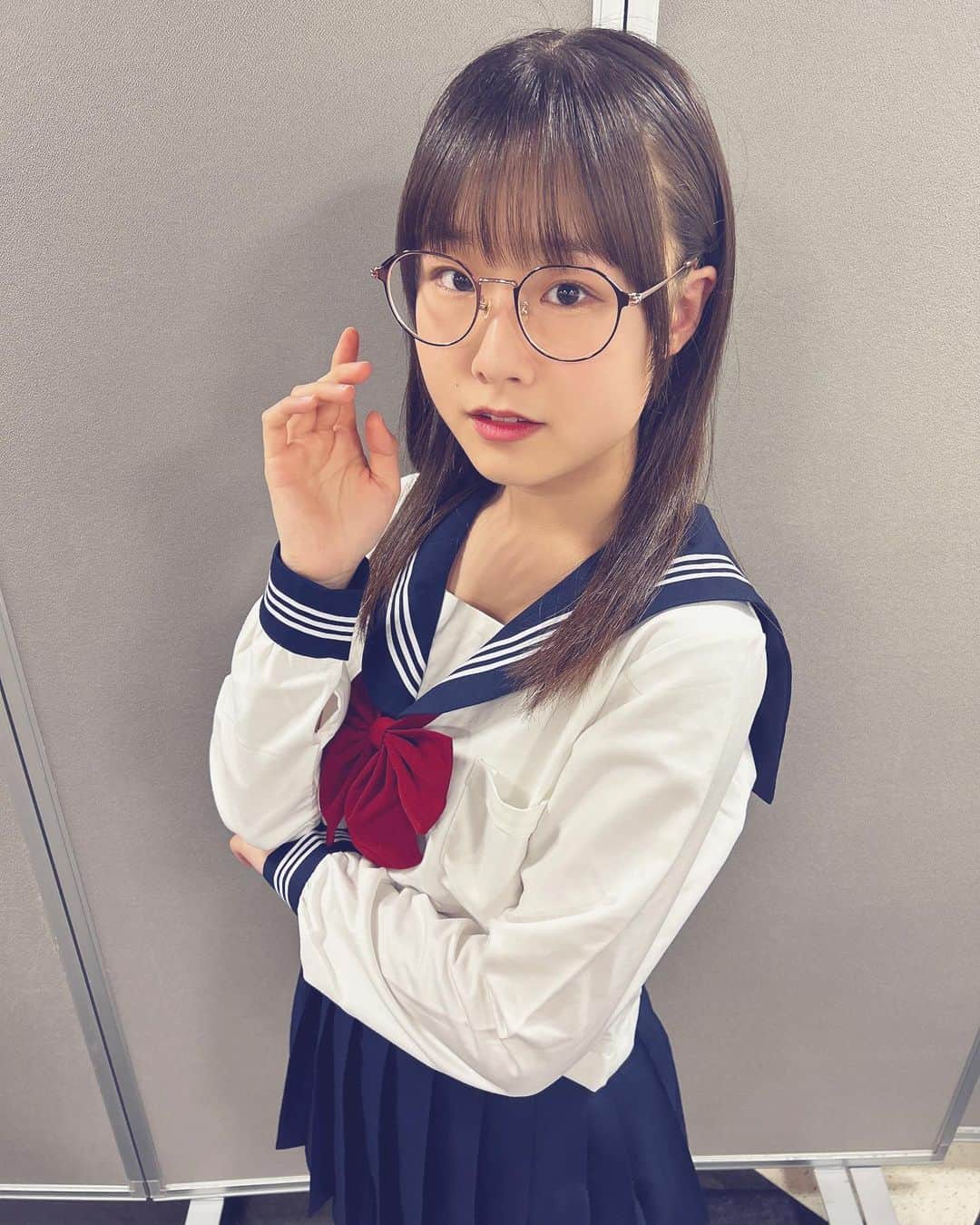 のインスタグラム：「真面目ちゃん？ ⁡ #アプガ2 #upupgirls2  #アイドル #Japaneseidol #制服 #セーラー服 #めがね女子 #コスプレ」