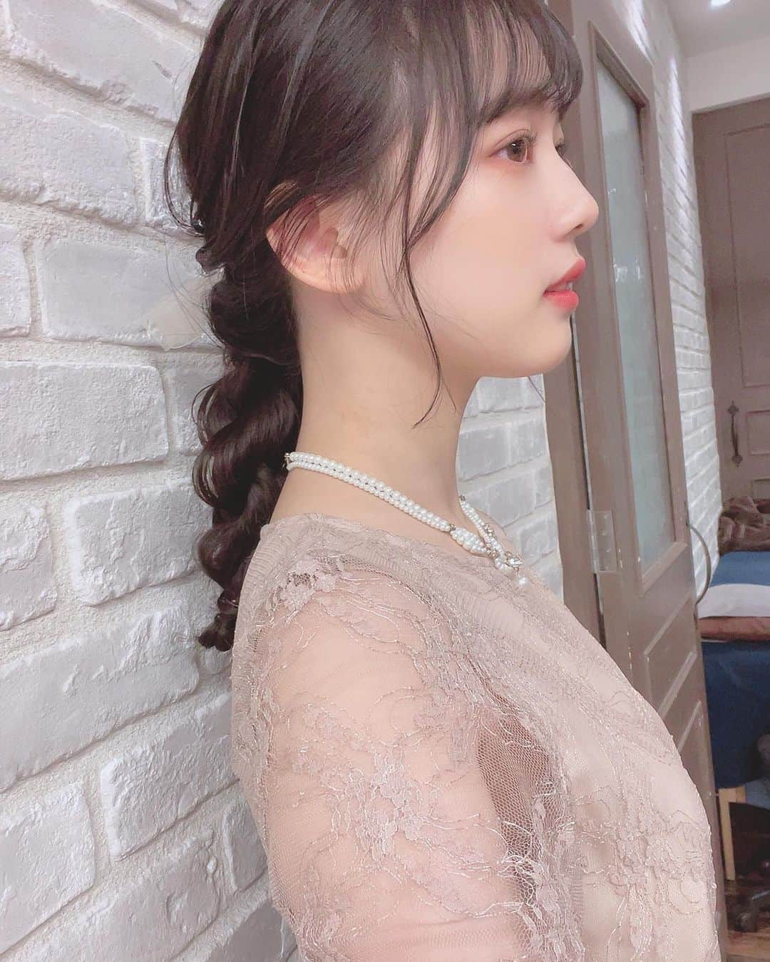 岡田佑里乃のインスタグラム：「幼なじみの結婚式 お友達が髪可愛くしてくれた🥹」