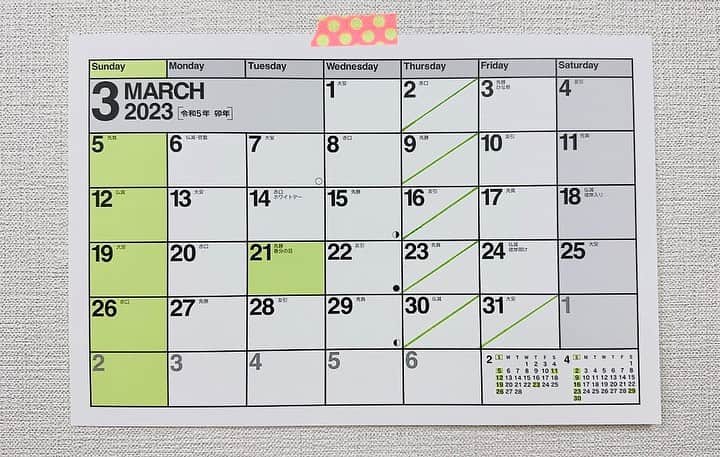 院長ヨモギダさんのインスタグラム写真 - (院長ヨモギダInstagram)「2022.02.25.(土) 🌷 【3月】のお休みは、 2. 9. 16. 23. 30. 31. になります。  🗓 【3月】のご予約可能枠 月末の残り極わずかとなりました 🙇🏻🙇‍♀️ キャンセル等ありましたら、ストーリーでお知らせ致します 🗓 . .  3月 渋谷スポンジは㊗️6周年 イベント開催します❣️ お待ちしてます‼️ . . . 📍ご予約の際のお願い📍 ⚠️ご予約の変更などは 【ご予約日の2日前の16時までに   必ずお電話で】お願い致します。 . ⚠️DM、メール連絡は重複を防ぐ為お受けしておりません。 又、18時以降や営業時間外、休業日も対応できません。 何卒よろしくお願い致します。 . . . .  #渋谷スポンジ  #美容鍼 #鍼灸 #マッサージ  #痩身 #ヘッドスパ #筋膜リリース 東京都渋谷区松濤1-28-6 麻生ビル2F☏‭0367127598‬ 定休日🌱木曜日 ⛄️ご予約はHP又はお電話(18時迄) ‭www.shibuya-sponge.com‬ . .  🐕✨1ヶ月以内リピート常時500円OFF❗ 🐕✨初回の方にプチギフト進呈🎁 🐕✨Instagramフォロワー様に美容シートパックプレゼント🎁 . . . #美容鍼灸 #小顔矯正 #ツヤ肌 #シミ改善 #顔のくすみ #ダイエット鍼 #腰痛 #肩こり #むくみ解消 #フェイスライン #顔のたるみ #アンチエイジング  #リフトアップ効果 #偏頭痛  #骨盤調整 #姿勢改善 #猫背 #巻き肩 #アトピー性皮膚炎 #マスク肌荒れ #スマホ首 #目の下のクマ」2月25日 17時06分 - shibuya_sponge