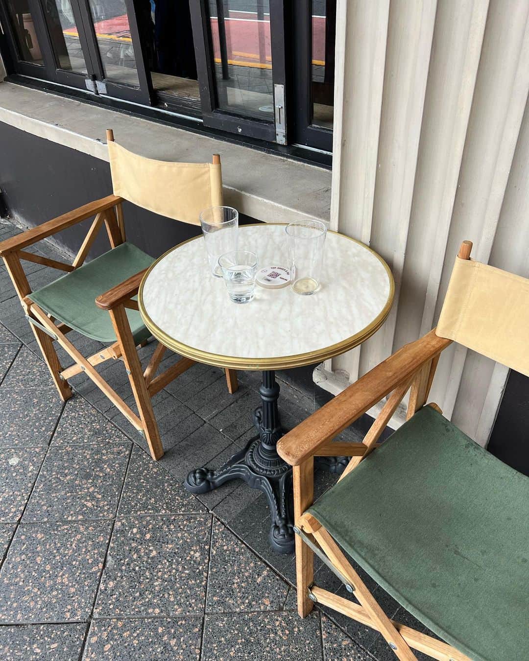 大屋夏南のインスタグラム：「Weekend vibe 🪐 やりたいことと、やらなきゃいけないことのバランスをうまく取ったり、その2つを一致させていくのがここ最近のテーマ。  インプットがないとアウトプットも出来なくなっていくから心の栄養もしっかり与えないとね🦋  いいパフォーマンスは体もマインドもいい状態であって成り立つ😌  みなさん素敵な週末を💫」
