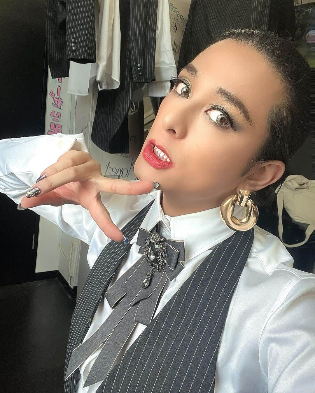 HIDEKiSMのインスタグラム：「福岡でのライブ終了❤️ ご来場・ご視聴いただきありがとうございます💋 福岡GAVii熱いね🌞 みんなの顔を近くで観れて嬉しかった🫶 次はツアーで戻ってくるね💛 またみんなの元気な顔を見るのを楽しみにしてる💋  #ENViiGABRIELLA #HIDEKiSM #エンガブ  #ヒデキズム #ENGA部 #エンガ部 #福岡 #fukuoka」