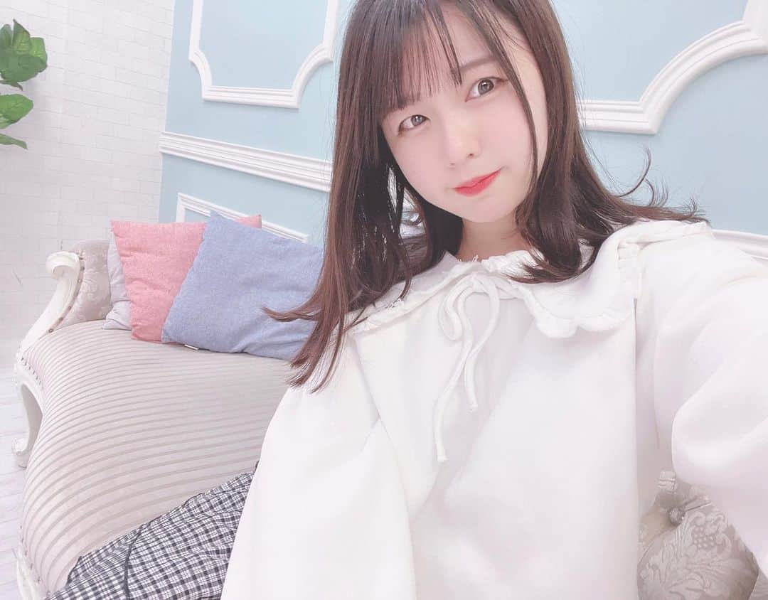今井瞳のインスタグラム：「🫧 ㅤㅤㅤㅤㅤㅤㅤㅤㅤㅤㅤㅤㅤ 昨日は３月３０日から始まる公演 RAVE塾『かえってきたWteen』の ビジュアル撮影でした✌︎ ㅤㅤㅤㅤㅤㅤㅤㅤㅤㅤㅤㅤㅤ 衣装で1枚もオフショット撮ってない、、忘れた！！ ので私服の私です🐰* ㅤㅤㅤㅤㅤㅤㅤㅤㅤㅤㅤㅤㅤ 水色の壁がかわいいなぁ〜🫧 ㅤㅤㅤㅤㅤㅤㅤㅤㅤㅤㅤㅤㅤ舞台もぜひ劇場に観にきてね！！ ㅤㅤㅤㅤㅤㅤㅤㅤㅤㅤㅤㅤㅤ ㅤㅤㅤㅤㅤㅤㅤㅤㅤㅤㅤㅤㅤ  #japan #japanesegirl #fukuokagirl #撮影 #ビジュアル撮影 #instagood #instadaily #tokyo #follow #followme #舞台 #stage #actress #女優 #今井瞳」