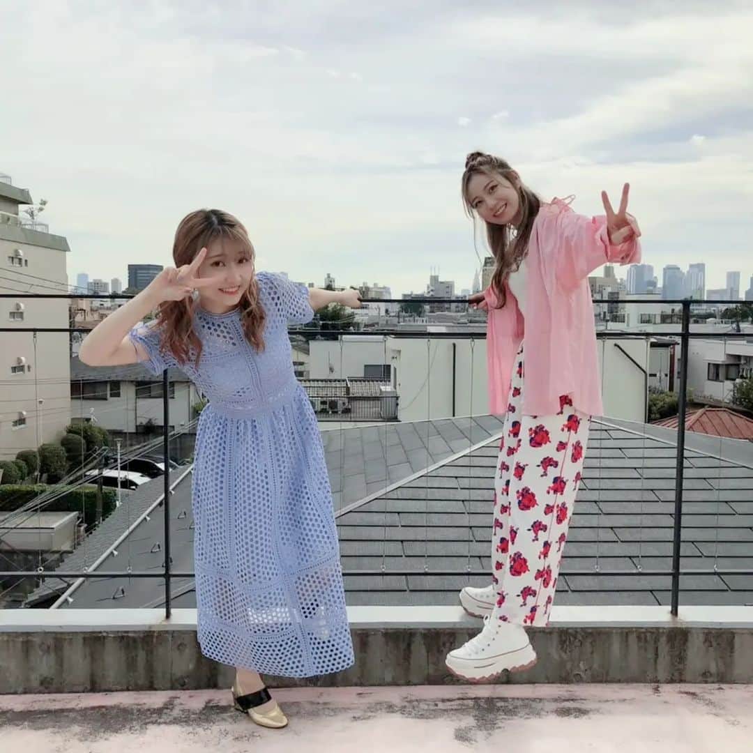 安済知佳さんのインスタグラム写真 - (安済知佳Instagram)「【リコリコ ヒロインアーカイブ】  先日発売されたヒロインアーカイブ、楽しんでいただけてますか？  細かい設定画や、制作・キャストのインタビューが盛り沢山！ 設定画ってなんであんなにわくわくするんでしょうね〜😆😆 色んな方の作品への想いや考察など含め、隅々まで読み応えたっぷりです！！ ぜひ楽しんでください🥰 感想はリコラジへ👍  📷 しおんぬとのオフショ🙋 打ち合わせしてないのに、衣装の雰囲気のバランスばっちり過ぎて🤣🤣 あと屋上に謎のユラユラする椅子があったので、押してもらいました🤭 9枚目は、詩音ちゃんが撮ってくれたやつ！ 楽しい撮影でした😍  #リコリコ #若山詩音 #安済知佳  Hairmake @smode_shinobu」2月25日 13時31分 - chikachika_anzai_official