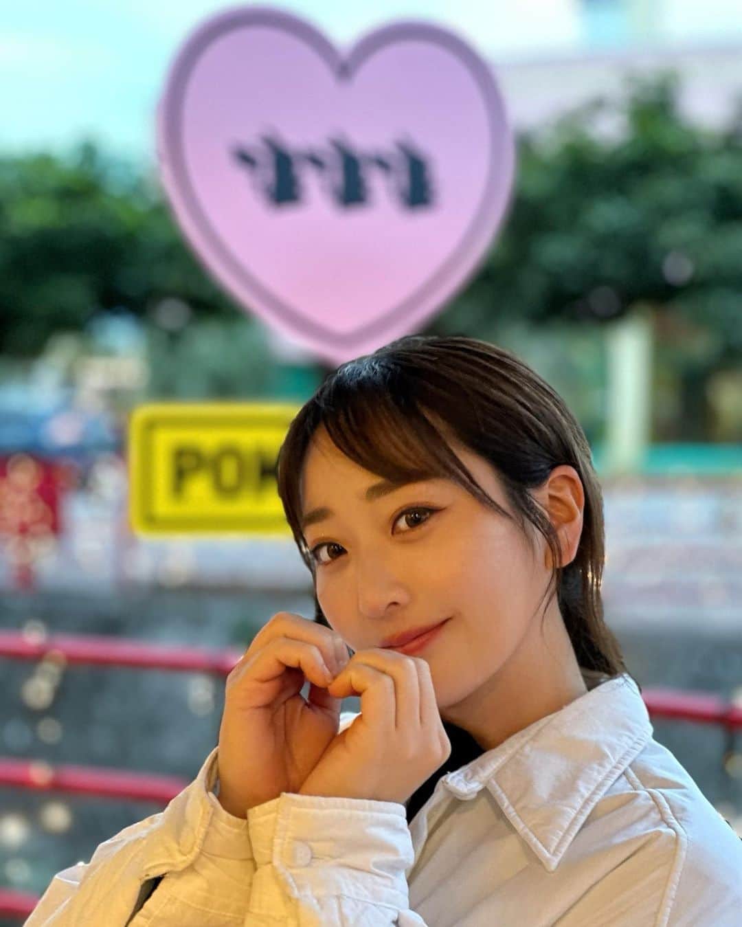 長崎望未のインスタグラム：「.  🫶🏻❤️💔😂？  ポートレートで撮ったから 奥がぼやけてるけど  よーく見たらハートのピカチュウ 上にいるのかわちい💛　  1番思い出のあるゲームカセットは ルビーとサファイアだったなあ🤭  私がルビーで弟がサファイア だったかな？記憶が曖昧🤭笑  いつもライバルの名前に 弟の名前を書いてたの懐かちい😂笑  ゼニガメとヒトカゲバージョンとか  撮ったので後日ちょくちょく  載せようと思ってます☺️  みんなの思い出深いポケモンのカセット何ですか？🤭😂  #pokemon  #okinawa  #ピカチュウ #思い出pic  #ポートレート #ポートレート撮影  #保育園のときマリル書いてた」