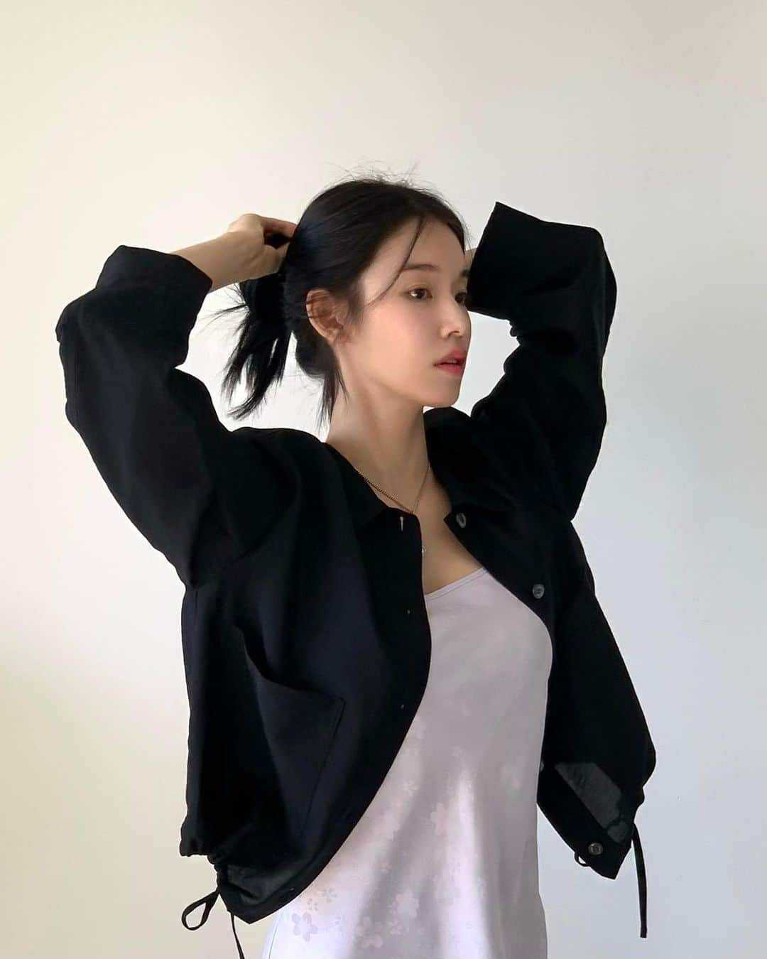 パーク・ファン・ヒーさんのインスタグラム写真 - (パーク・ファン・ヒーInstagram)「3월에 오픈하는 오브네어🫧 @ovneir 🫧 사실 내가 제일 입고 싶었던 사람이라  자꾸 만들어 놓고 혼자만 입는  가영이 부추겼어요… ❀.(*´◡`*)❀. 잘헸쬬? 호호.  제품 촬영 한다길래 응원할 겸 놀러가서  내가 가장 먼저 입어보고 패션쇼하고 놀았습니다…  예쁜 옷입으면 기분이 조크든요…♥︎」2月25日 14時13分 - phh1013