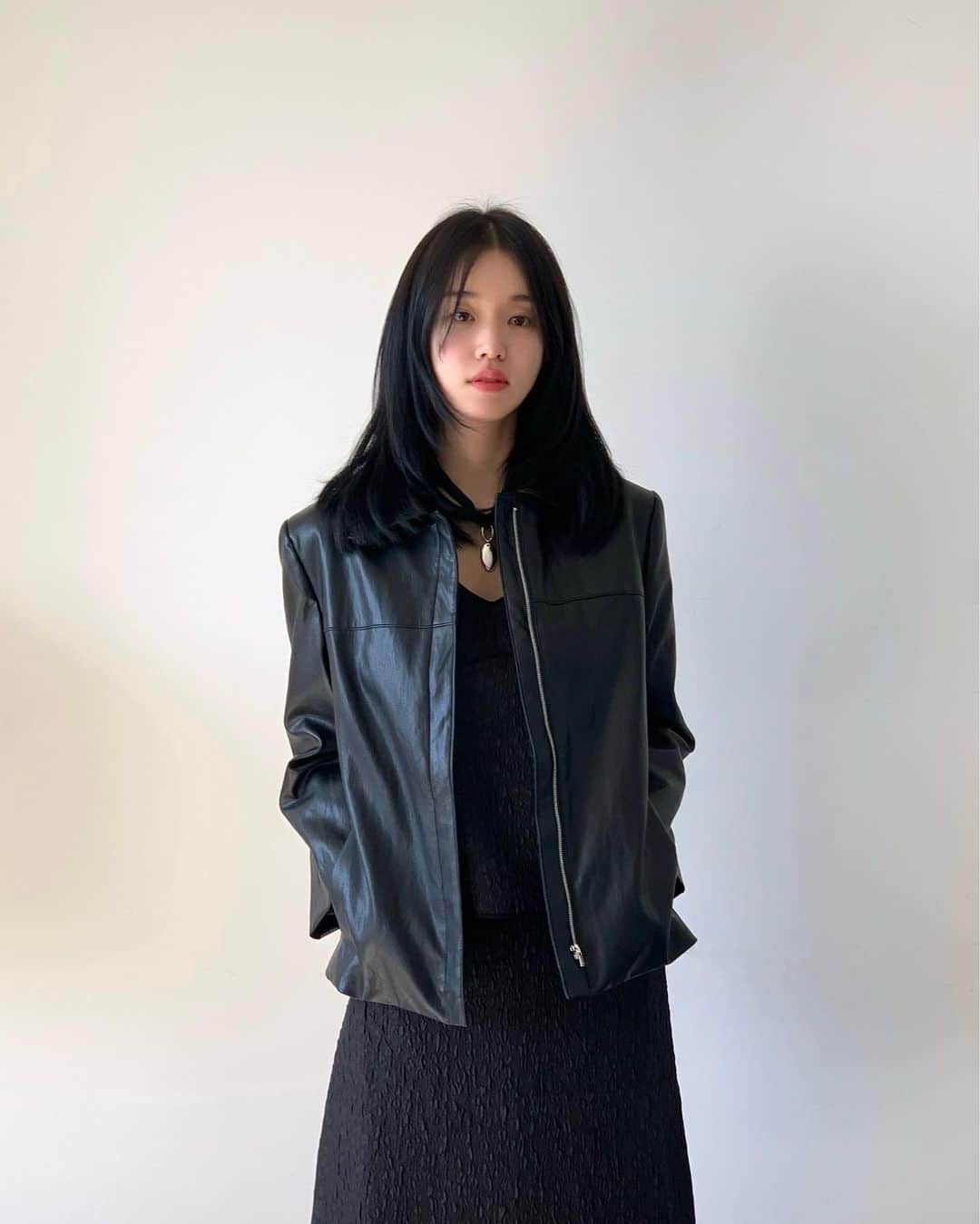 パーク・ファン・ヒーさんのインスタグラム写真 - (パーク・ファン・ヒーInstagram)「3월에 오픈하는 오브네어🫧 @ovneir 🫧 사실 내가 제일 입고 싶었던 사람이라  자꾸 만들어 놓고 혼자만 입는  가영이 부추겼어요… ❀.(*´◡`*)❀. 잘헸쬬? 호호.  제품 촬영 한다길래 응원할 겸 놀러가서  내가 가장 먼저 입어보고 패션쇼하고 놀았습니다…  예쁜 옷입으면 기분이 조크든요…♥︎」2月25日 14時13分 - phh1013