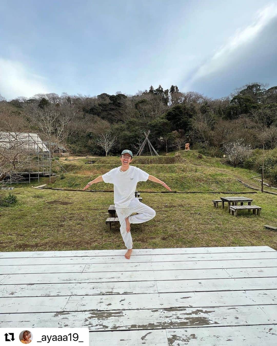 ヒデトレさんのインスタグラム写真 - (ヒデトレInstagram)「家族.仲間.みんなで、地球と繋がろう🌏🤝💞#ひでの部   ⛰🌊🏖🧘🏽🤸🏼‍♀️🏃🏻‍♀️  #Repost @_ayaaa19_ with @use.repost ・・・ 🌏 ヒデの部 @hideno.bu に参加🫶🏾  私だけ加圧しながらの人生初の山登りはなかなか辛かったw(みんなはノーマル) でも登ったあとの達成感とご飯の美味しさは格別✨ 目を閉じて食事に集中すると倍おいしかった😌 @hidetore ありがとう♥️ 身体が喜んでました🌸🌿  #ヒデトレ #ヒデの部 #地球とつながる #身体が喜ぶ #山登り#楽しかった #ありがとう」2月25日 14時27分 - hidetore