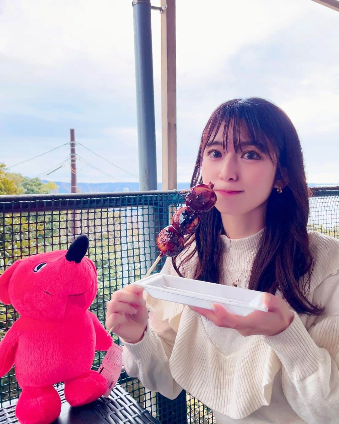 のインスタグラム：「🍡🤤❤️  本日夜はYouTubeにて 千葉観光動画を投稿予定です✨  東京からも近場の千葉ですが ディズニー以外にも楽しいスポットがいっぱいでした☺️  #千葉 #千葉観光 #千葉旅行 #chiba #japam #japantrip #japanesegirl #国内旅行 #千葉グルメ #鋸山 #チーバくん #おだんご #旅行 #旅 #旅好き女子 #観光 #観光スポット #youtube #youtuber #もぐもぐ #スカートで旅するchieru」
