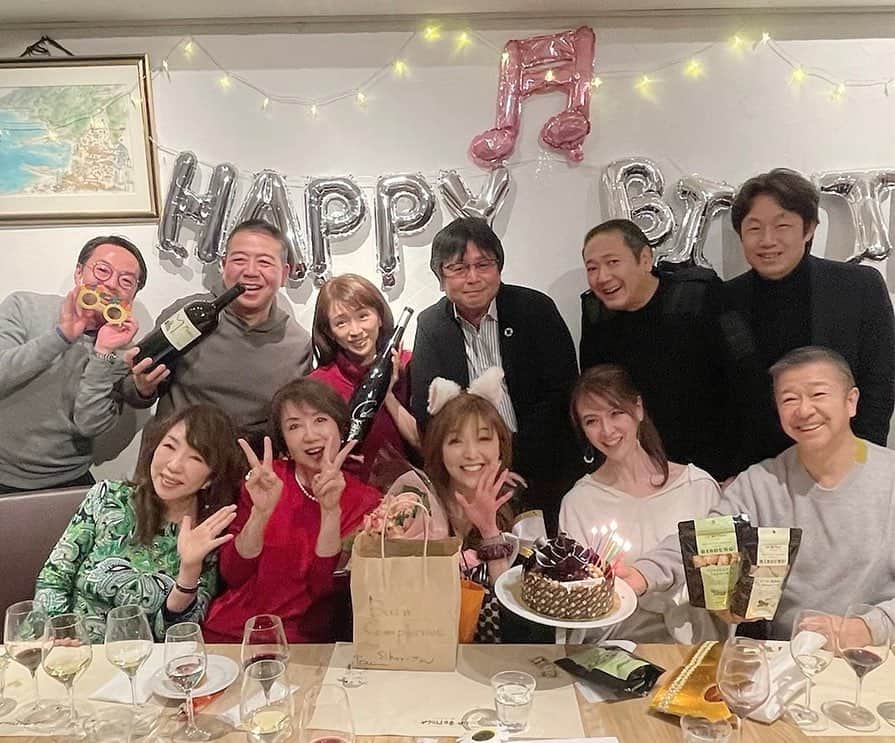 奈美悦子のインスタグラム：「大好きしほりんのお誕生日会🎉 おめでとう🎉🎉🎉 #誕生日 #誕生日会 #おめでとう #楽しい #仲良しお友達 #お祝い #素敵な時間」