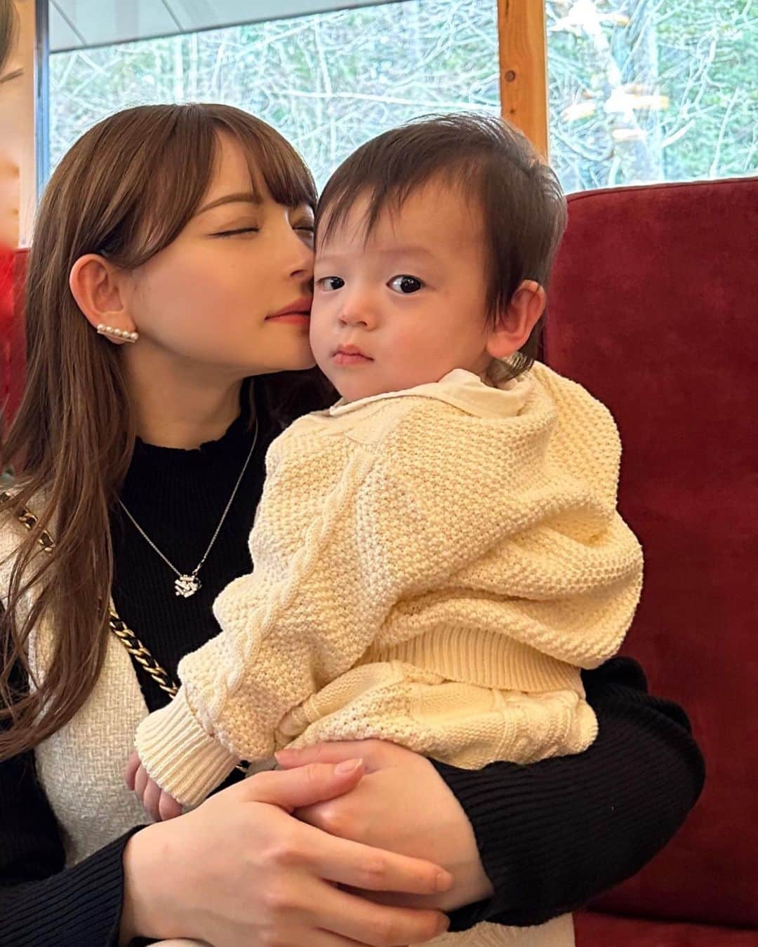 黒崎みさのインスタグラム：「ふふ　日光 ⁡ 初めての家族旅行👶👶 行く前は不安だったけど本当に本当に楽しかった ⁡ 旅行そんなに好きじゃない私の人生で 一番楽しい旅行になった🫶 子供たちとばーば、ゆーと そして連れてってくれた旦那に感謝❤️‍🔥 ⁡ そしてふふは子供に対して優しくて 子連れさんも沢山いて安心できるホテルだった ⁡ 安定に子供との写メはほぼない笑 そんな余裕はなかった笑 ⁡ #家族旅行 #ふふ #ふふ日光 #日光 #双子 #mdツイン #twins #twinsbaby #twinsboys #子連れ旅行」