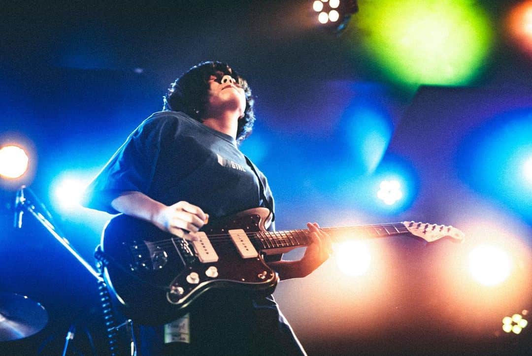熊田和花さんのインスタグラム写真 - (熊田和花Instagram)「🎸🎸🎸  photo by @ain_tnomagic  最後のはりさち✌️  #guitarist #guitarplayer #guitar #jazzmaster #FEVER」2月25日 15時03分 - wa_flower_