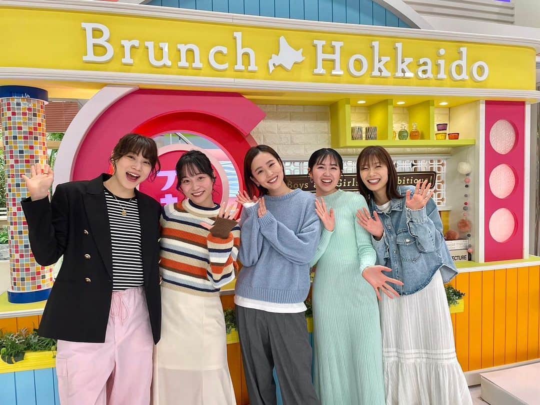 高橋佑奈のインスタグラム：「ブラキタ生放送ありがとうございました！！  次回は3/25(土)です🤍🤍  #ブラキタ #みんな春色 #生放送終わりの雑談 #りなさんポートレート #バラクラバみつき」