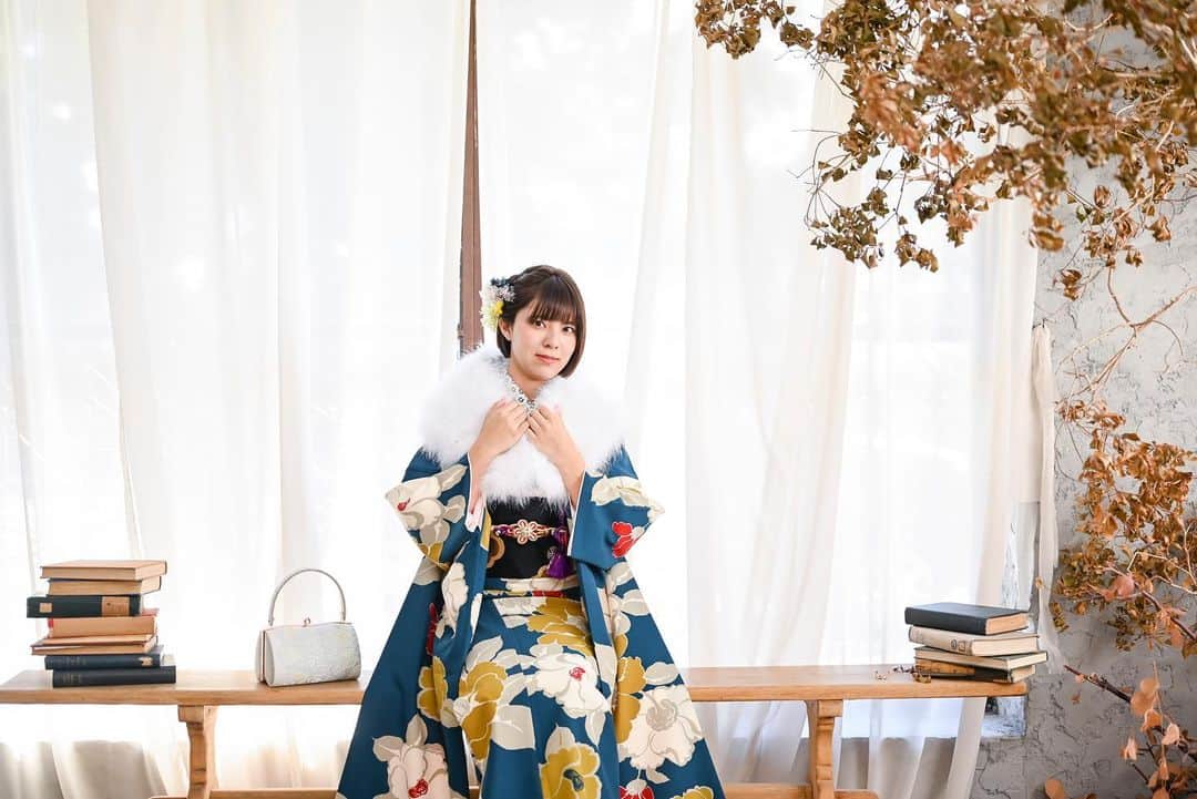 LE-PLA BEAUのインスタグラム：「. ハナエミ振袖展示会👘 〜4/2（日）開催中🌷  24年、25年度成人の方はお急ぎください❗️ .  ご予約はWeb、お電話受け付けております📞 　　　詳細はHPでご確認ください😊 @minmi_toyokawa  @photostudio_minmi  @hanaemi_kimono  ---------------------------------------------------------- #振袖 #振袖ヘア #成人式ヘア #成人式 #成人式前撮り #成人式ヘアセット #成人式振袖 #成人式髪飾り #成人式帯結び #振袖前撮り #振袖レンタル #振袖帯結び #ママ振 #ママ振袖 #ママ振袖アレンジ #前撮り #フォトスタジオ #フォトスタジオ豊川#写真館」