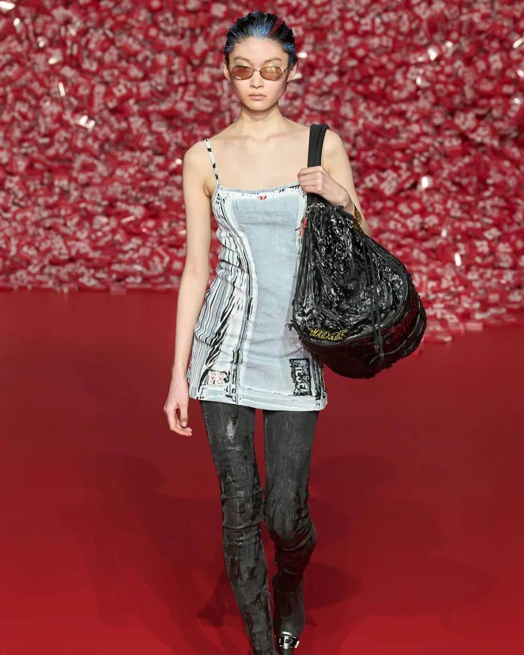 KANONのインスタグラム：「@diesel  Thank you for having me again!! It was a fantastic show full of energy Loved everything ❤️‍🔥」