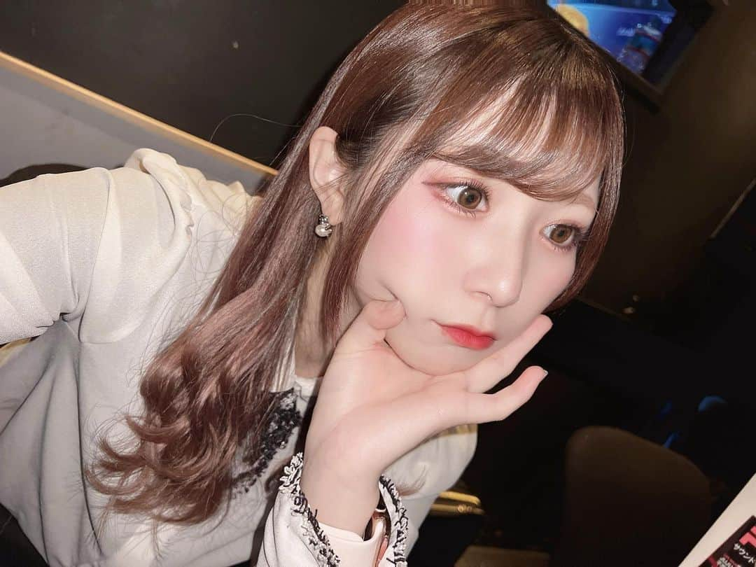 伊藤里織のインスタグラム：「ほっぺもちぃ( ^༥^ ) . . . #マジック界のパイオニア #magician #idol #アイドル #❤️」