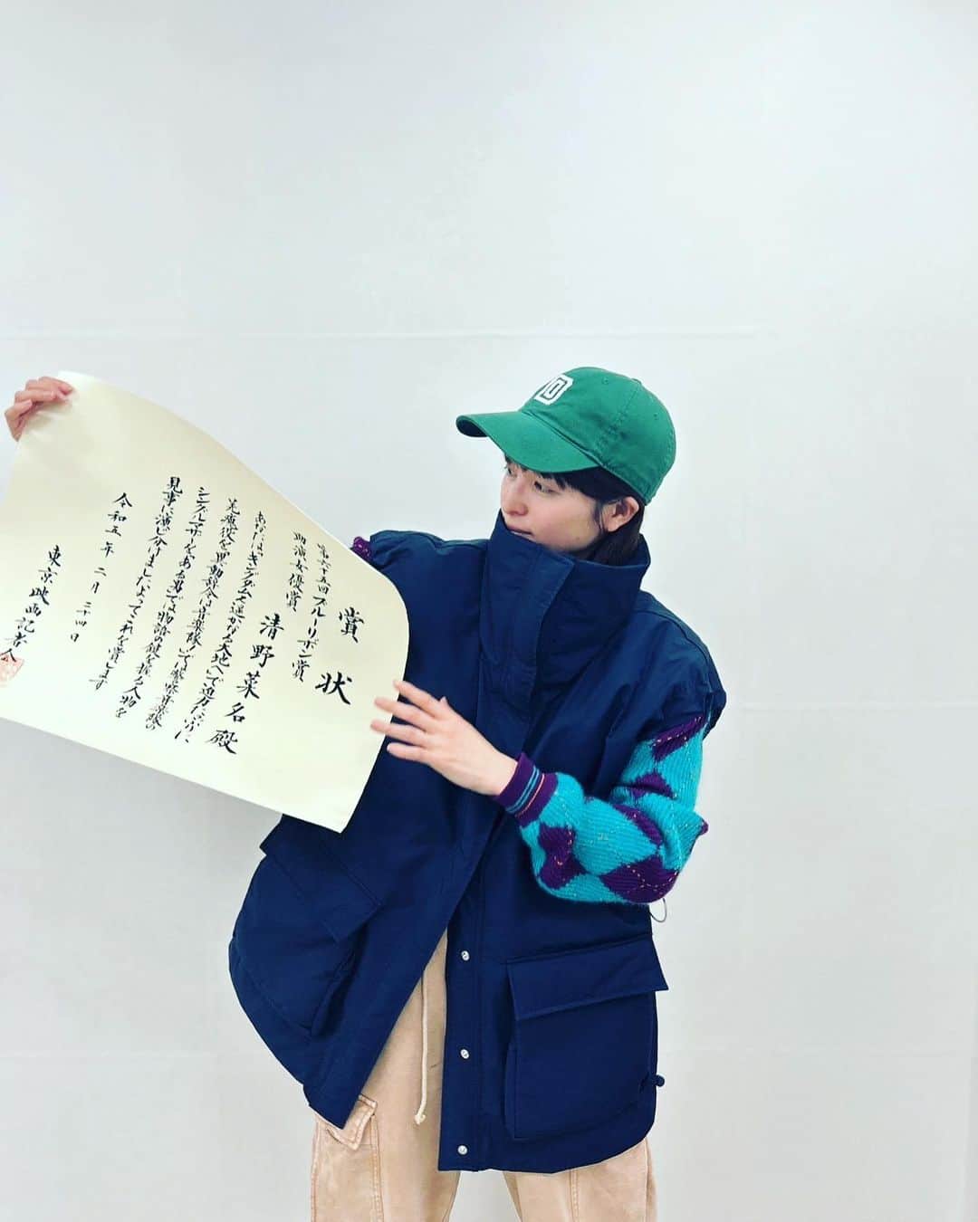 清野菜名のインスタグラム：「第65回 ブルーリボン賞、助演女優賞いただきました。 信じられません。 皆さんに感謝です。 ありがとうございます。☺︎。  おつかれーらいす。」