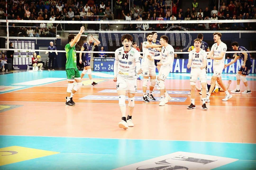 石川祐希のインスタグラム：「. .   今日はCoppa Italia 🇮🇹🏆 準決勝　vs Trentino 18:00〜  🔥🔥🔥  @powervolleymilano  #descente #デサント #vaam #ヴァーム #colantotte #コラントッテ #asics #アシックス #italia #serieA #superlega #pallavolo  @legavolley」