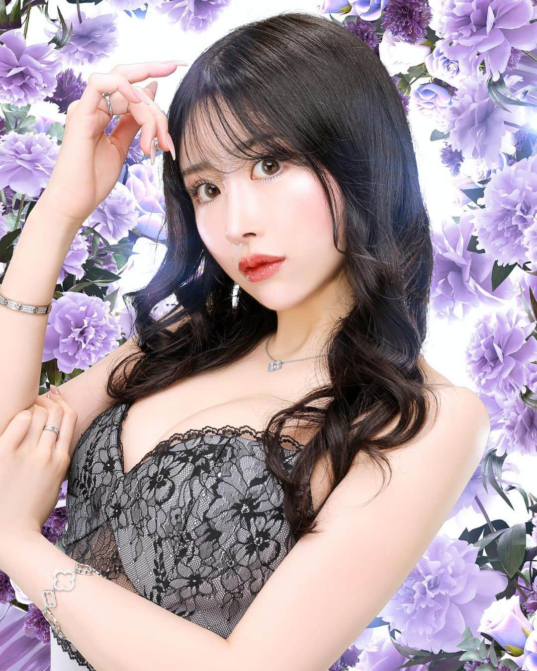 藤澤せなさんのインスタグラム写真 - (藤澤せなInstagram)「お花まみれになってみました💐🤍 紫も好きな色💜」2月25日 17時49分 - sena_fujisawa