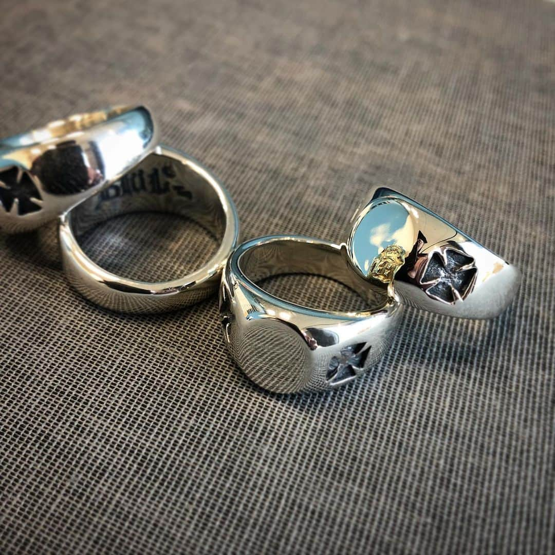 Bill Wall Leather × BEAMSさんのインスタグラム写真 - (Bill Wall Leather × BEAMSInstagram)「【New Style】Now on sale. Small Signet Ring(Plain) ，Small Signet Ring  with B-Crown Stamp & 18k YG Solder / *Exclusive items」2月25日 18時06分 - billwallleather_beams